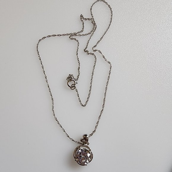 .925 Sterling Silver Crystal Solitaire Round Pendant Necklace - Picture 11 of 11